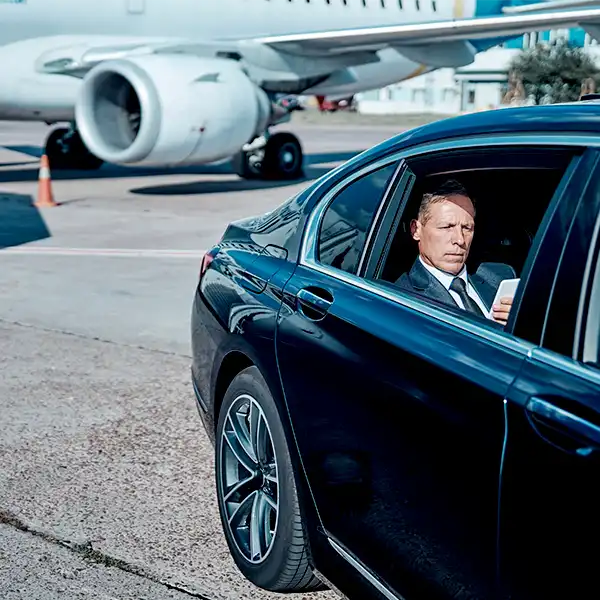 Img-LimoStarNY-ServicesHome-2025-AirportTransfers